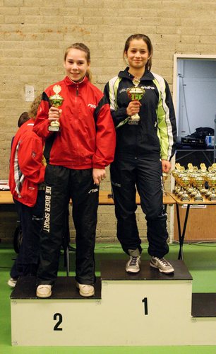Edina Bibuljica op het hoogste ere-schavot bij de Zuid-Hollandse Kampioenschappen Jeugd 2010