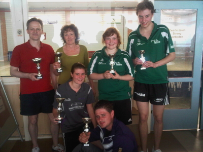 Mix-Dubbel C-Poule; Bovenste rij van L>R: René van der Heiden, Yolanda Bloemen, Michelle van der Spek, Laurens Langeveld; Onderste rij van L>R: Lisanne van Rooijen, Kelvin Heemstra