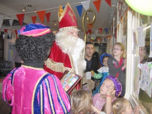 De Sint kiest de mooiste kleurplaten uit