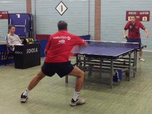 En je snapt... wat met de forehand gespind kan worden kan óók met de backhand gespind worden :-)