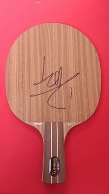 Door de huidige nummer 1 van de wereld, Xu Xin (China), gesigneerd batje gewonnen door Kento Nomura