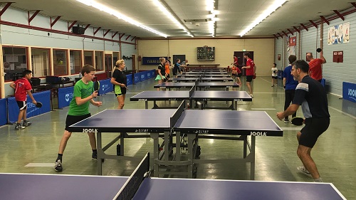 Foto 02 Even snel het balletje pakken en weer verder trainen