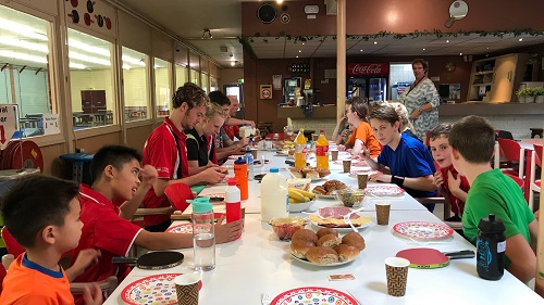 Foto 05 Lunch (en iedereen had toch wel flink trek gekregen)